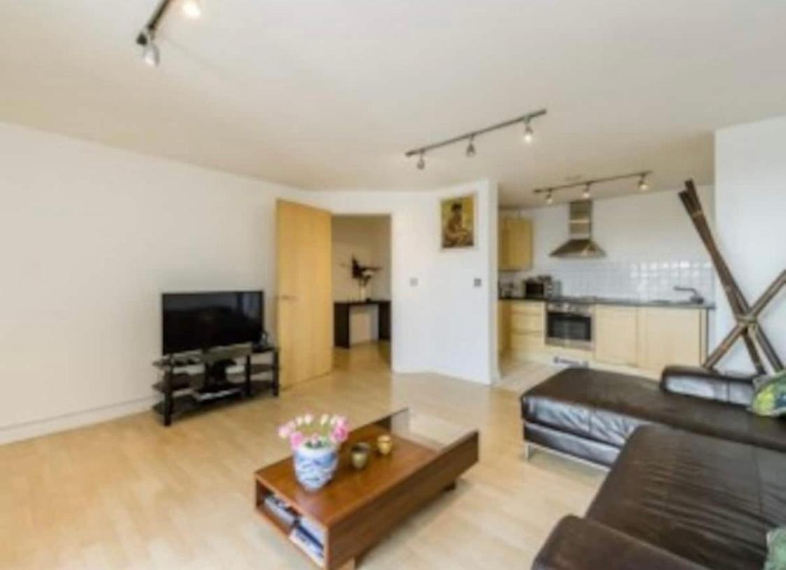 Centrally Located Flat - Battersea Park Road ลอนดอน ภายนอก รูปภาพ